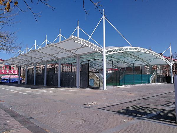 膜結(jié)構(gòu)體育場(chǎng)館